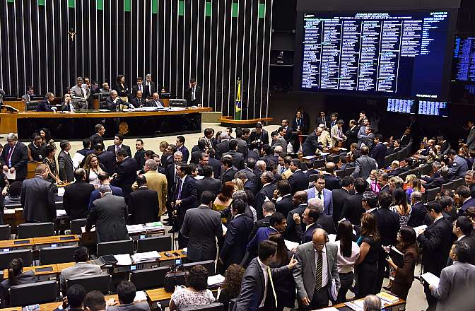 Sessão extraordinária destinada a votar os destaques à Medida Provisória 665/14, que muda as regras de concessão do seguro-desemprego, do abono salarial e do seguro-defeso para o pescador artesanal